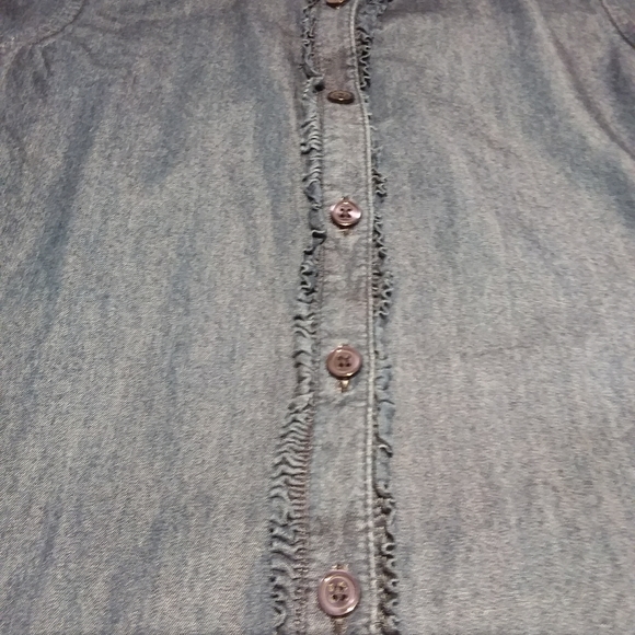 ⬇️Gap light weight denim shirt with ruffles - Picture 3 of 6